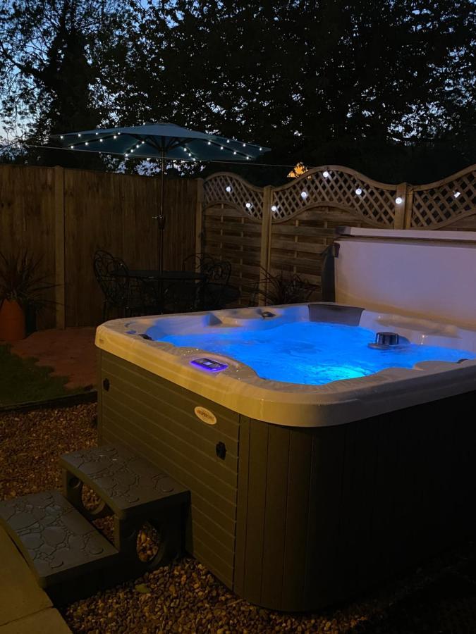 Willa Saving Grace With Private Hot Tub Bawdeswell Zewnętrze zdjęcie