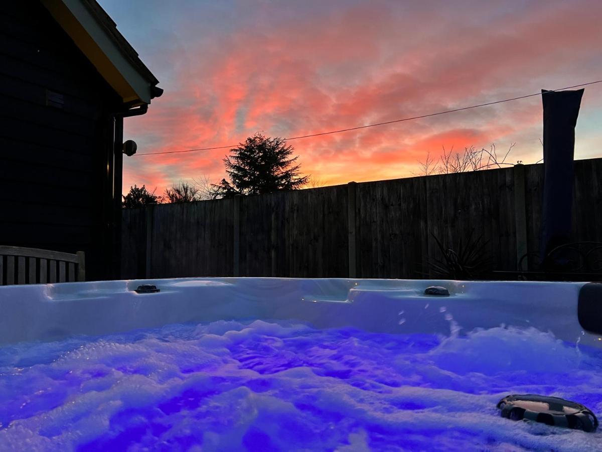 Willa Saving Grace With Private Hot Tub Bawdeswell Zewnętrze zdjęcie