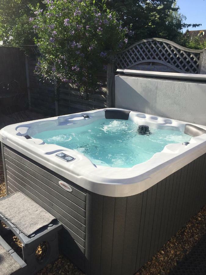 Willa Saving Grace With Private Hot Tub Bawdeswell Zewnętrze zdjęcie