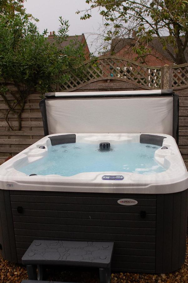 Willa Saving Grace With Private Hot Tub Bawdeswell Zewnętrze zdjęcie